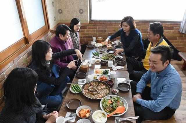 韩国人吃饭vs中国人吃饭